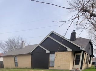 3045 W Ferndale Ln, Grand Prairie, TX 75052