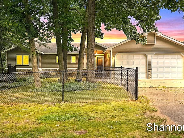 4864 Westshire Dr NW, Comstock Park, MI 49321