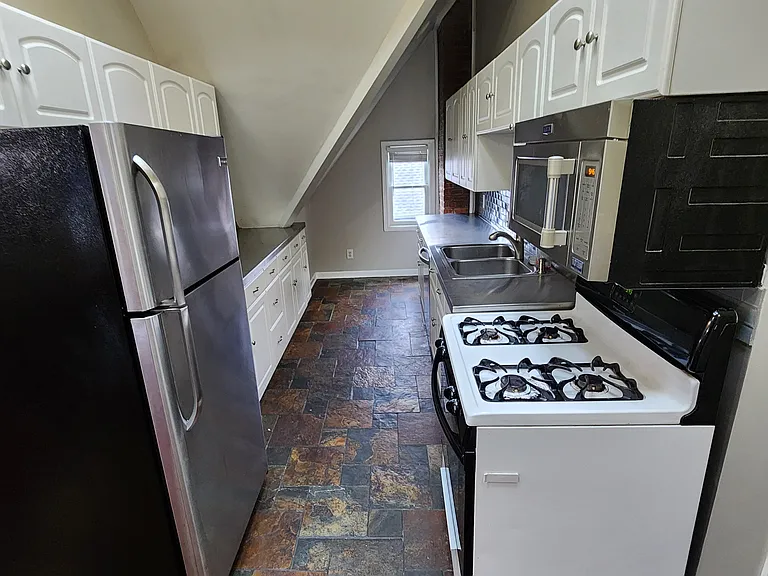 719 SE 3rd St #B — Photo 14