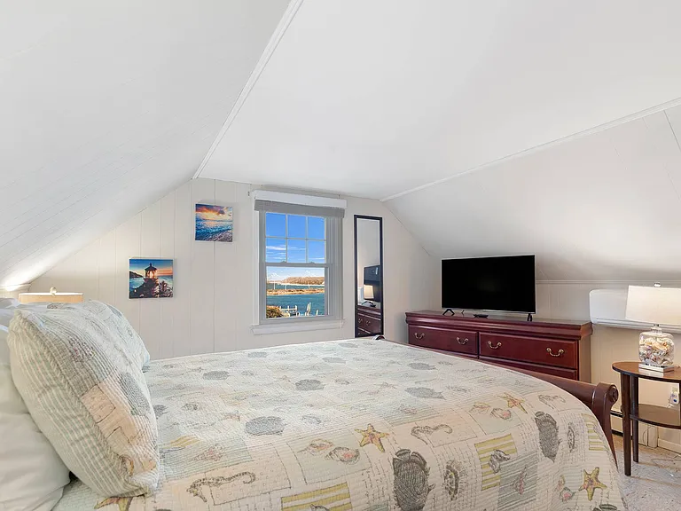 31 Harbor Dr — Photo 15
