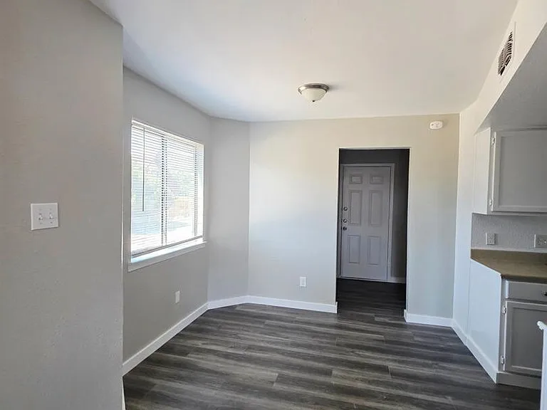 409 Humble Ave #A — Photo 2