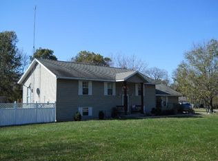 658 Deerfield Rd, Walnut Hill, IL 62893