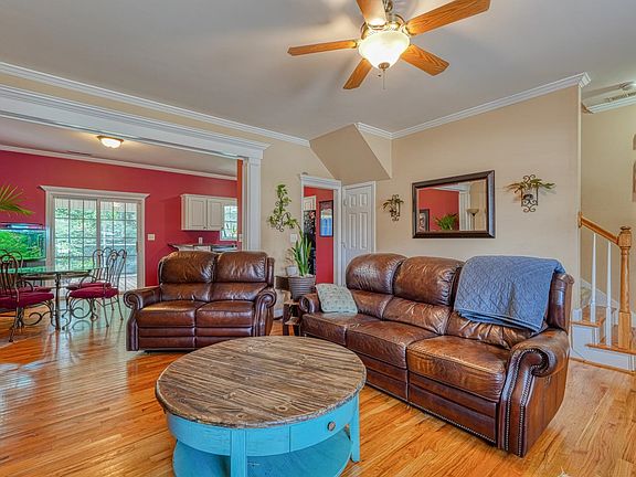 5th image of 365 Rexford Dr