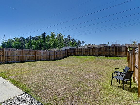 3rd image of 620 Rothenburg Rd