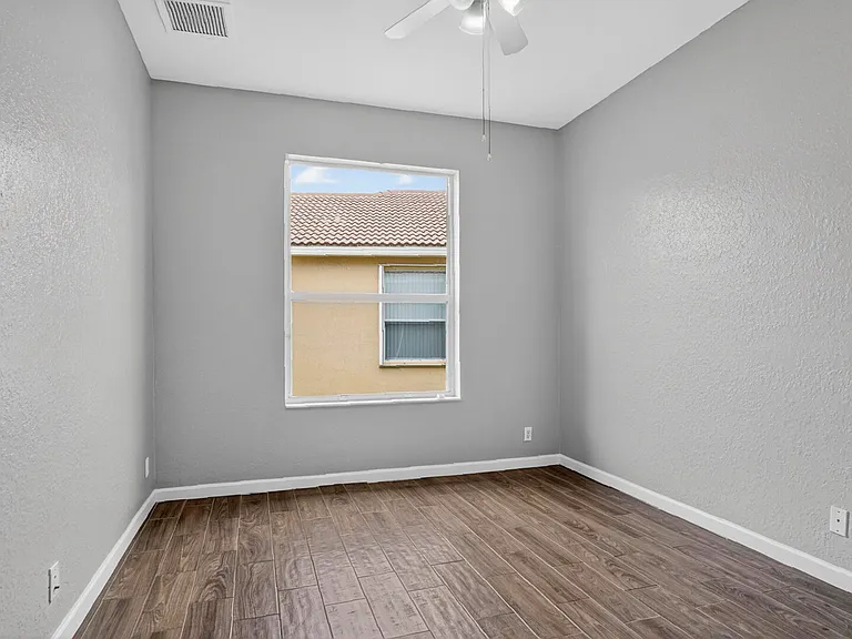 671 NW Stanford Ln — Photo 14