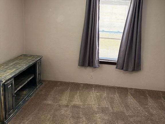 5th image of 304 Woodrow Dr APT 1