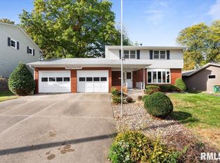 2706 Ridgewood Ave, Davenport, IA 52803