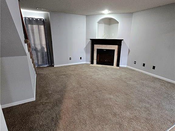4th image of 4624 Willow Ave