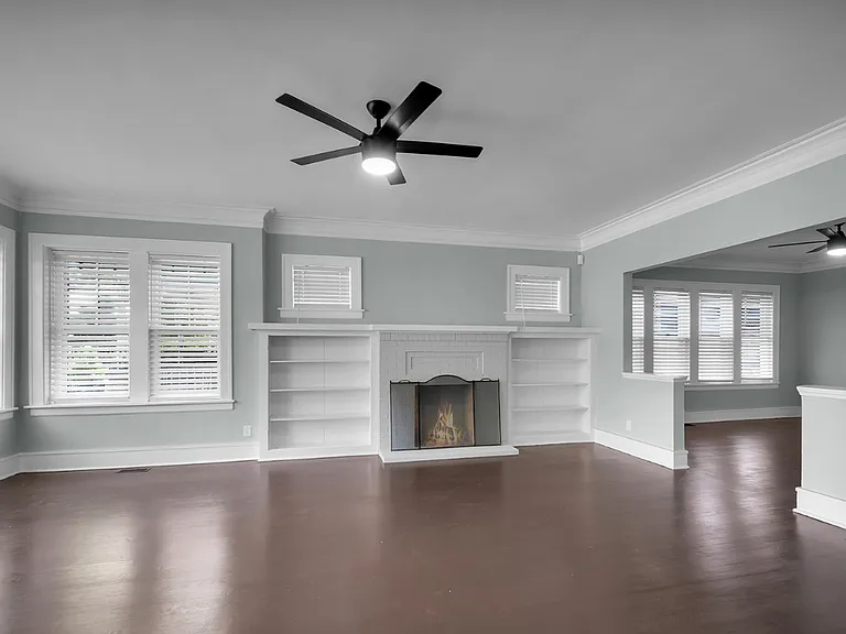 11402 S Calumet Ave — Photo 6