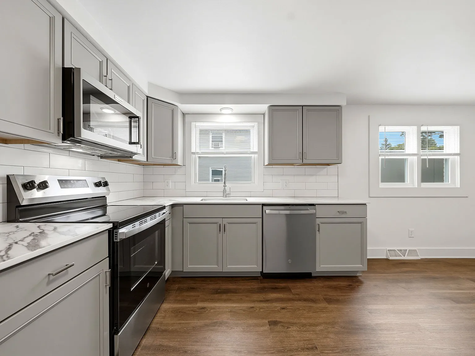 3 bed, 1157 sqft, $1,825 — Photo 3