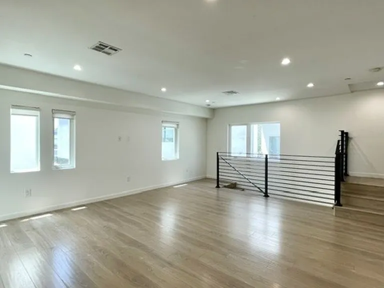 5222 Satsuma Ave — Photo 15