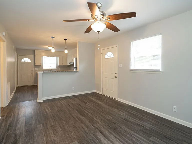 1600 N Alston Ave — Photo 14
