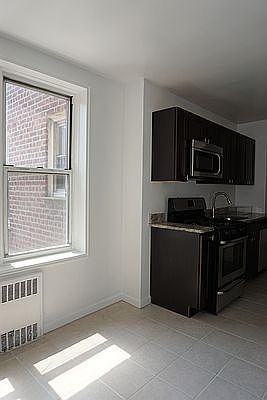 4th image of 350 Sterling St #300