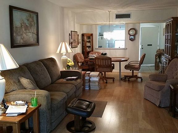 3rd image of 2992 Mission Dr E