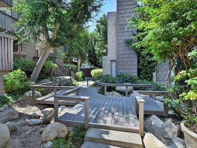 18316 Hatteras St APT 23, Tarzana, CA, 91356