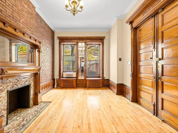 154 W 77th St #1, New York, NY 10024