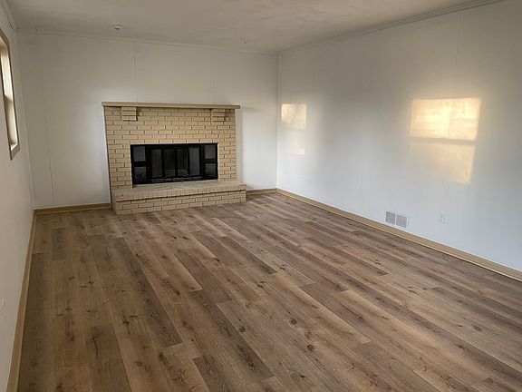 3rd image of 439 Pleasantview Dr