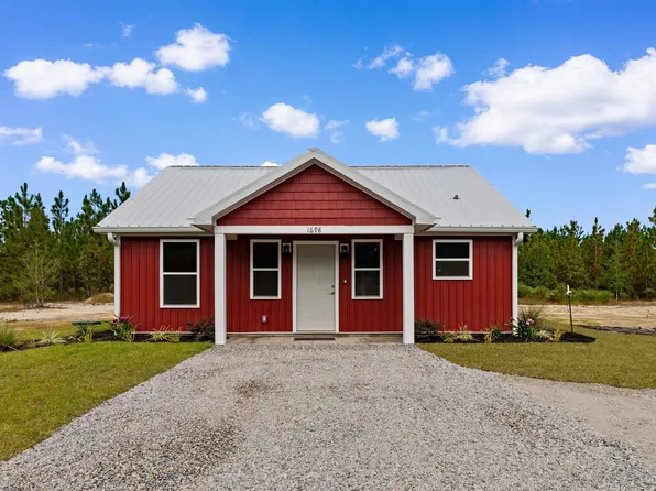1698 Carriage Dr., Loris, SC 29569