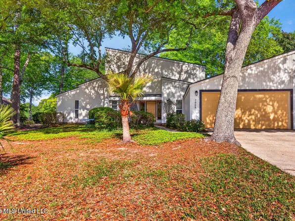 7928 Apaki Pl, Diamondhead, MS 39525