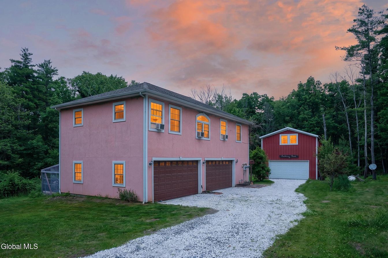 1st image of 25 Hawthorne Hill Road