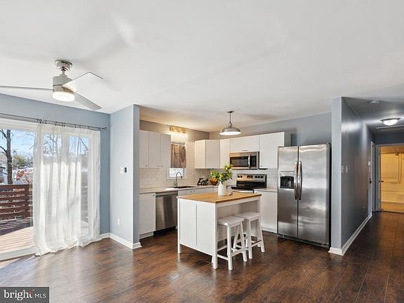 5th image of 222 Green Arbor Dr
