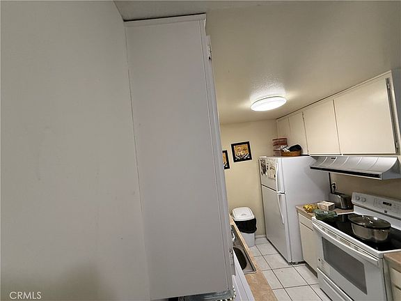 4th image of 576 N Bellflower Blvd
