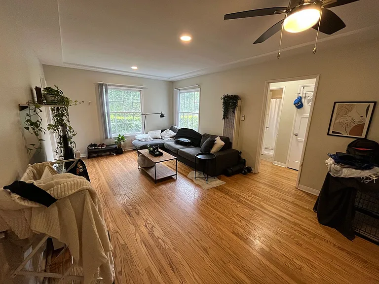 621 Midvale Avenue — Photo 34