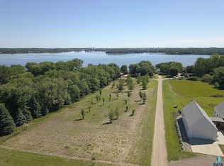 Stoney Point Rd, Madison, SD 57042