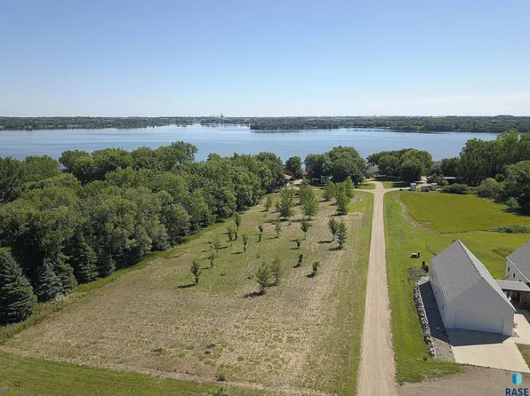 Stoney Point Rd, Madison, SD 57042