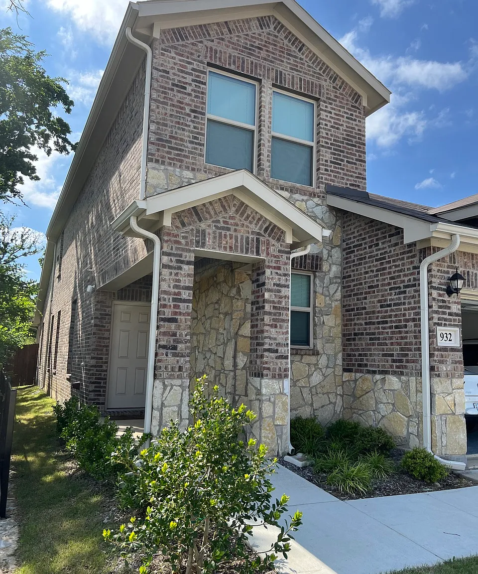 5 bed, 2600 sqft, $3,000 — Photo 2