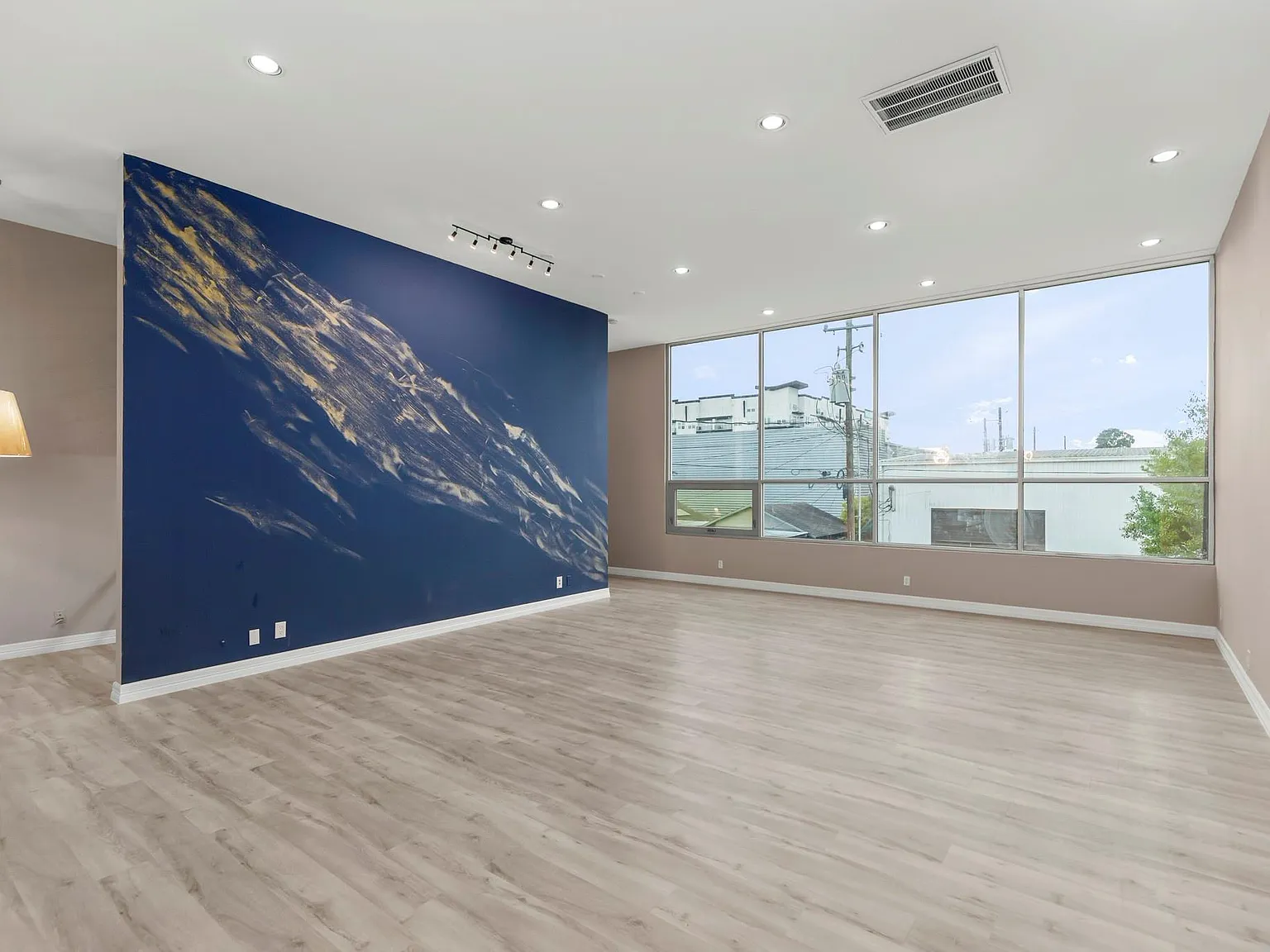 3 bed, 3.0 bath, 2592 sqft, $3,375 — Photo 1