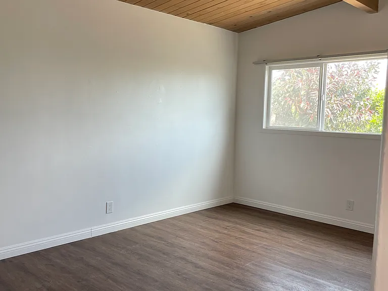 2215 Mathews Ave #4 — Photo 8