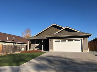 2905 SW Shimmer Ln, Grants Pass, OR 97527