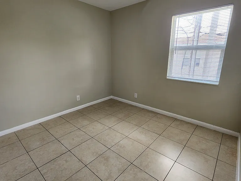 933 Laurel Dr — Photo 23