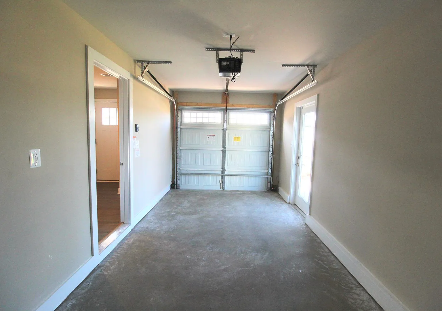 Townhome for rent with gorgeous mountain views! - 4489 Drysdale St. — Photo 3