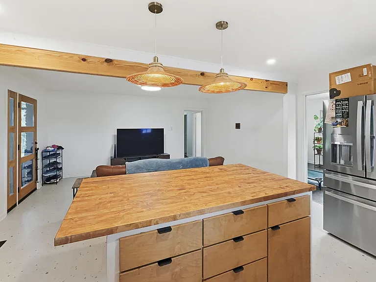 2137 Lenamon St — Photo 8