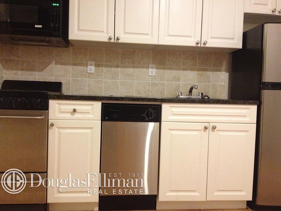 1st image of 256 E 10th St APT 3B
