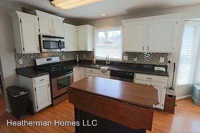 3rd image of 13 Wren Way Ct