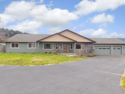 2015 Sleepy Hollow Loop, Grants Pass, OR, 97527