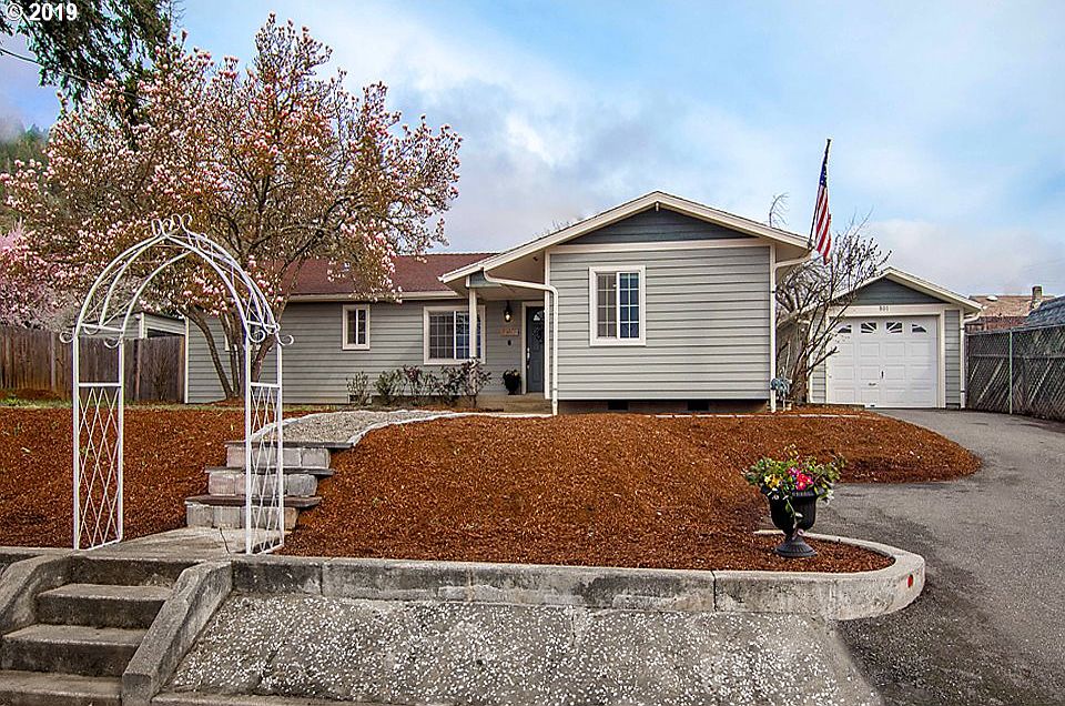 1st image of 801 NE Madrona Dr