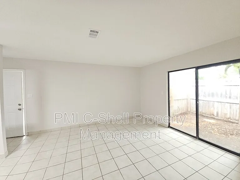 3409 Green Briar Cir #2 — Photo 16