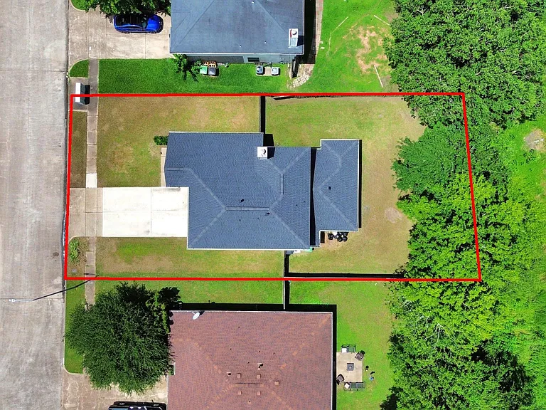 16118 Bunker Ridge Rd — Photo 2