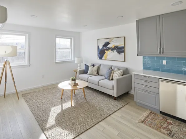 958 Mount Olivet Rd NE #3, Washington, DC 20002