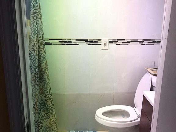 2nd image of 2825 Schurz Ave #1
