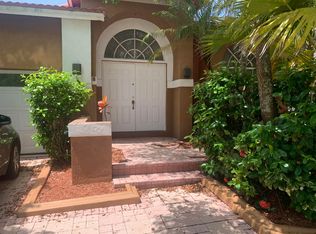 11585 N Quayside Dr, Cooper City, FL 33026