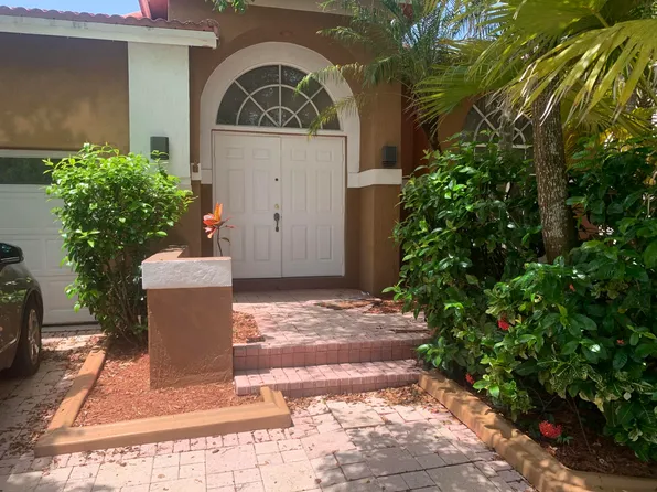 11585 N Quayside Dr, Cooper City, FL 33026