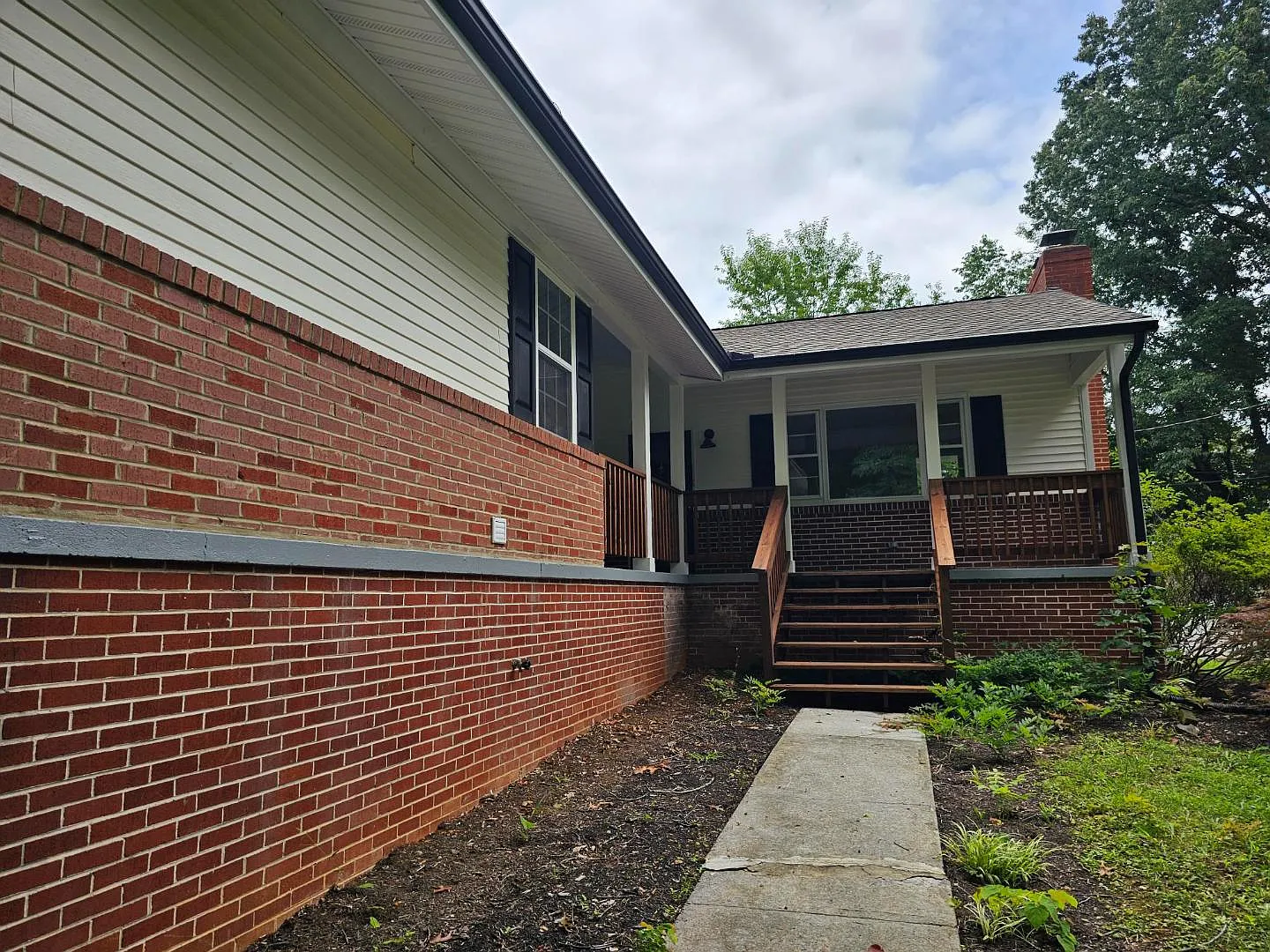 121 Tyler Dr — Photo 2