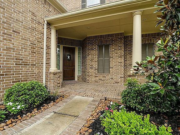 2nd image of 18819 Cove Vista Ln
