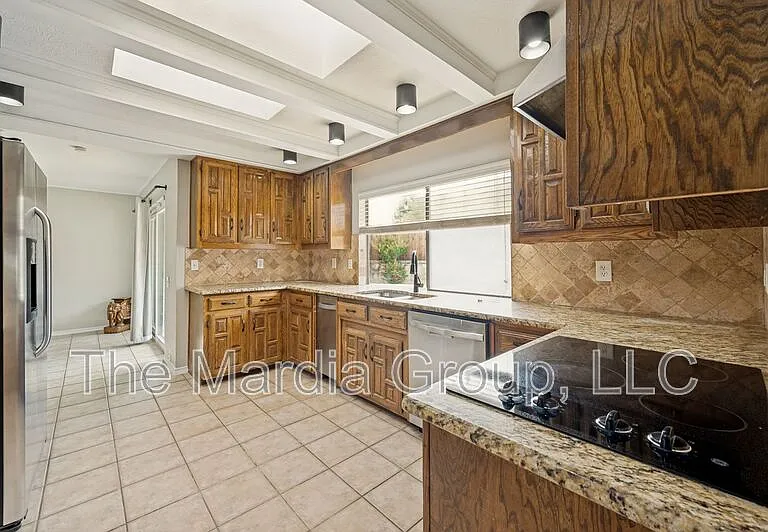 2702 Lookout Pl — Photo 8