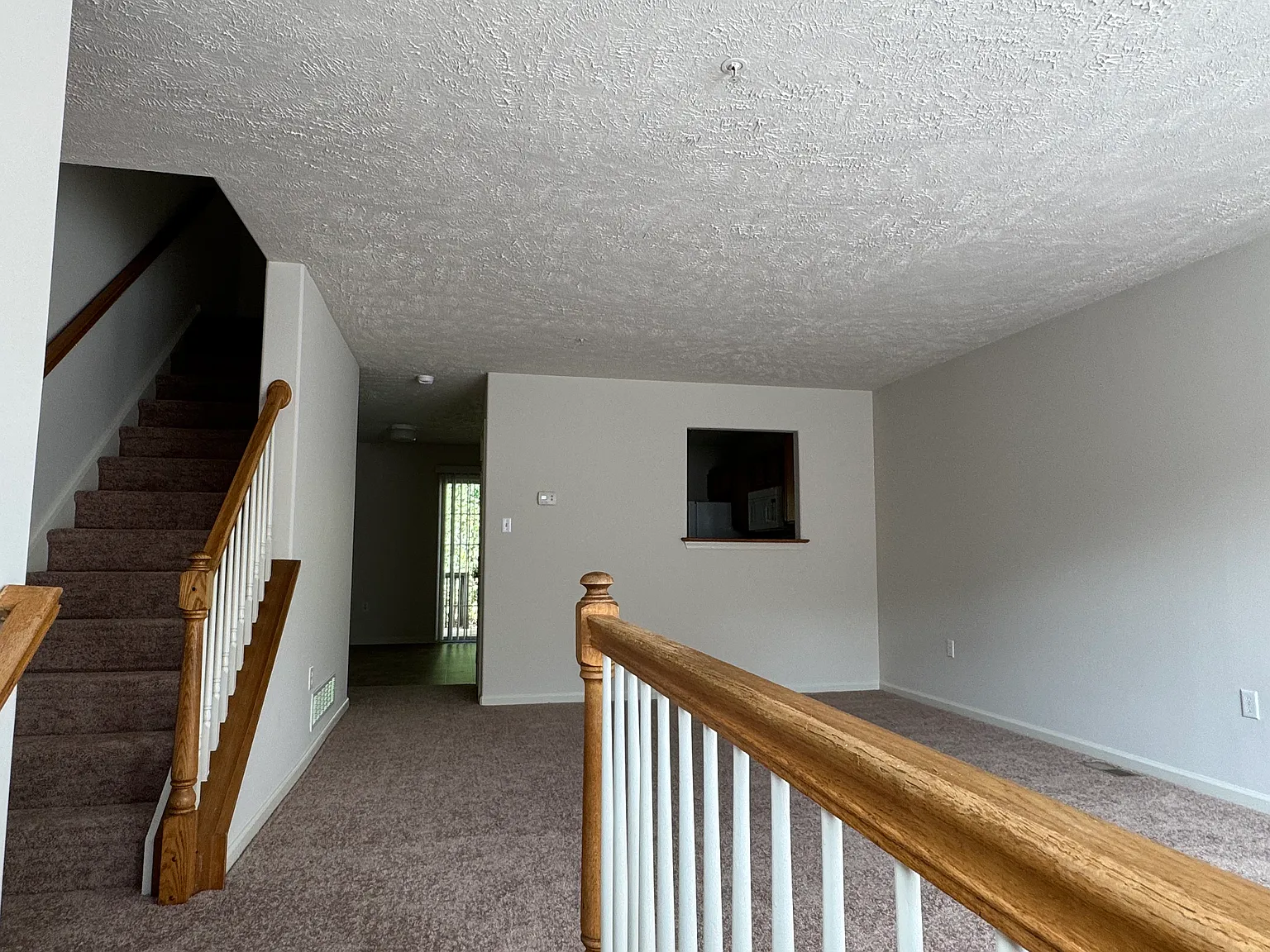 3 bed, 1.5 bath, 1296 sqft, $1,900 — Photo 2